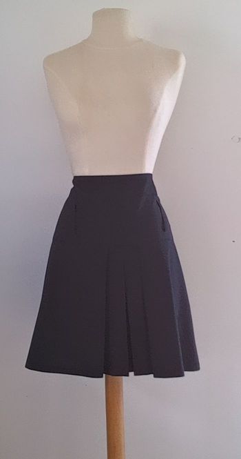 Jupe taille 40 de couleur noire pour femme - Très bon état