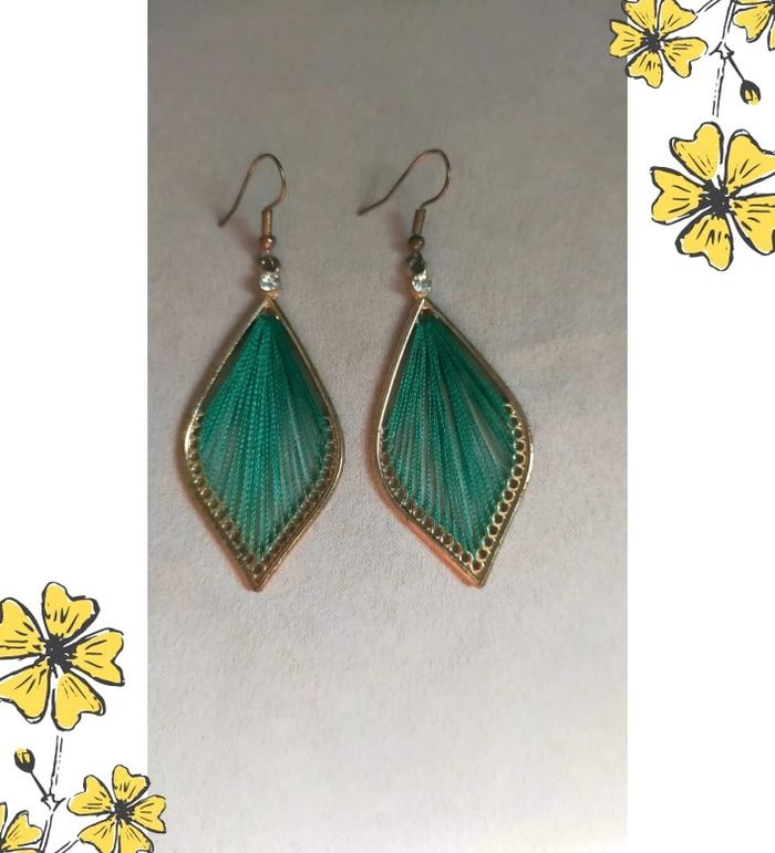 Boucles d’oreilles goutte ajourée vert émeraude et doré - photo numéro 6
