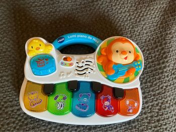 Lumi piano de Noé - piano lumineux. Vtech