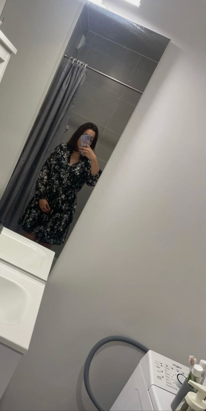 Robe noir avec motif blanc - photo numéro 2