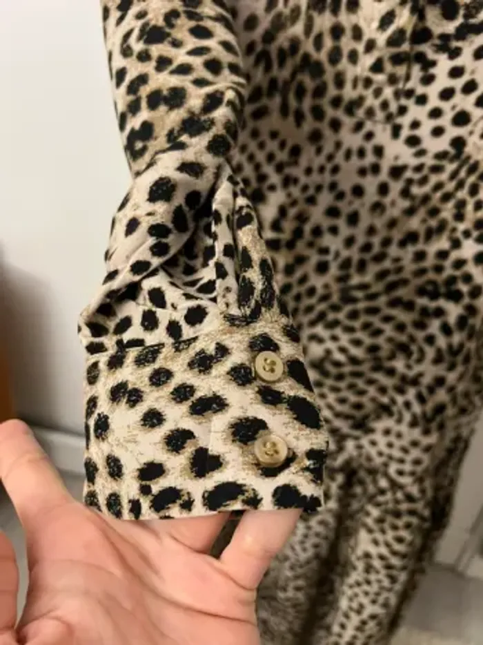 Robe chemise mi-longue léopard H&M - photo numéro 4