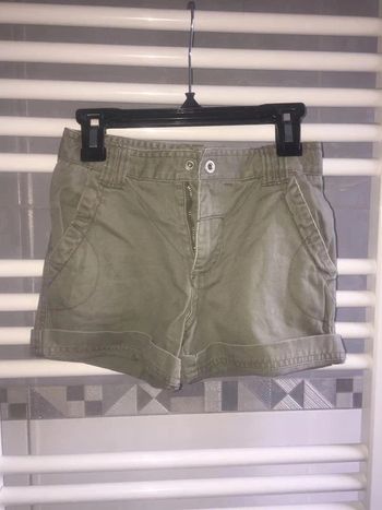 Short kaki Okaidi 6 ans en tbe à 4 euros