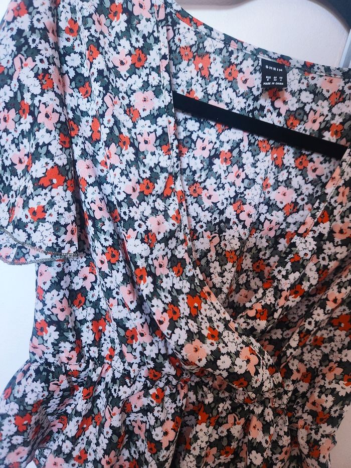 Blouse chemise fleurie neuve - photo numéro 3