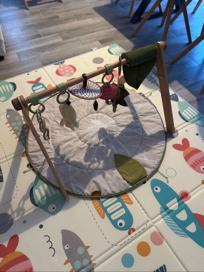Tapis d’éveil avec arche en bois Tiny love - photo numéro 2