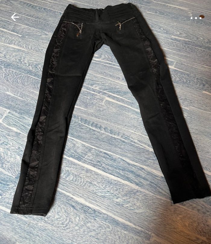 Jean noir avec dentelle