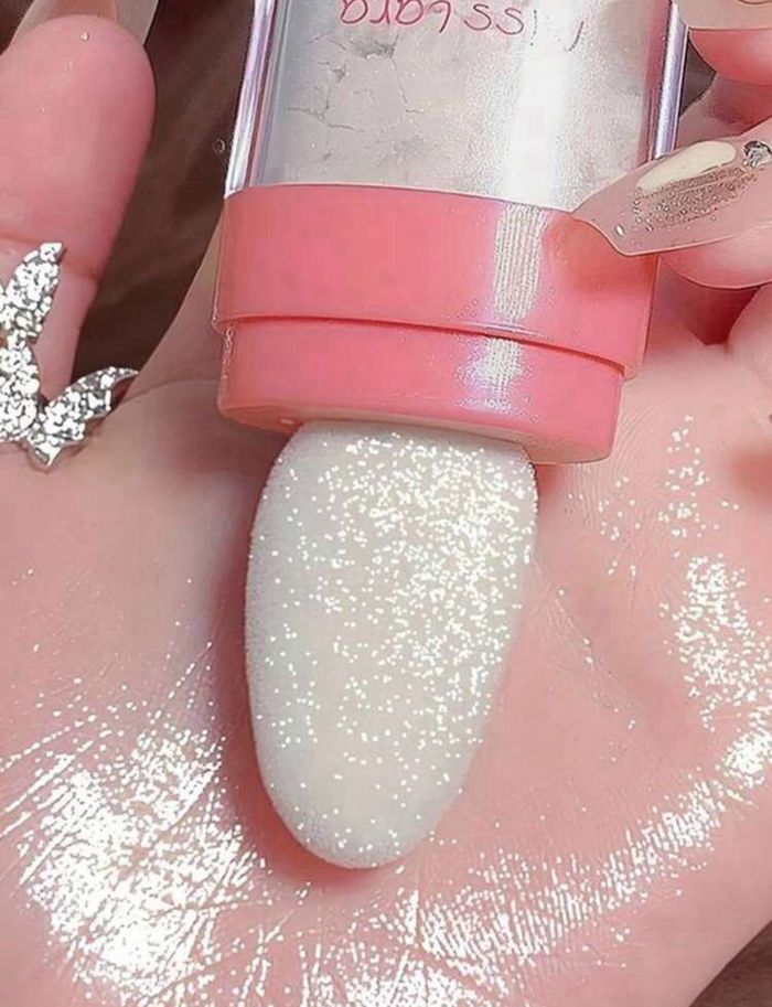 Gloss + poudre pailletée pour corps et visage - photo numéro 3