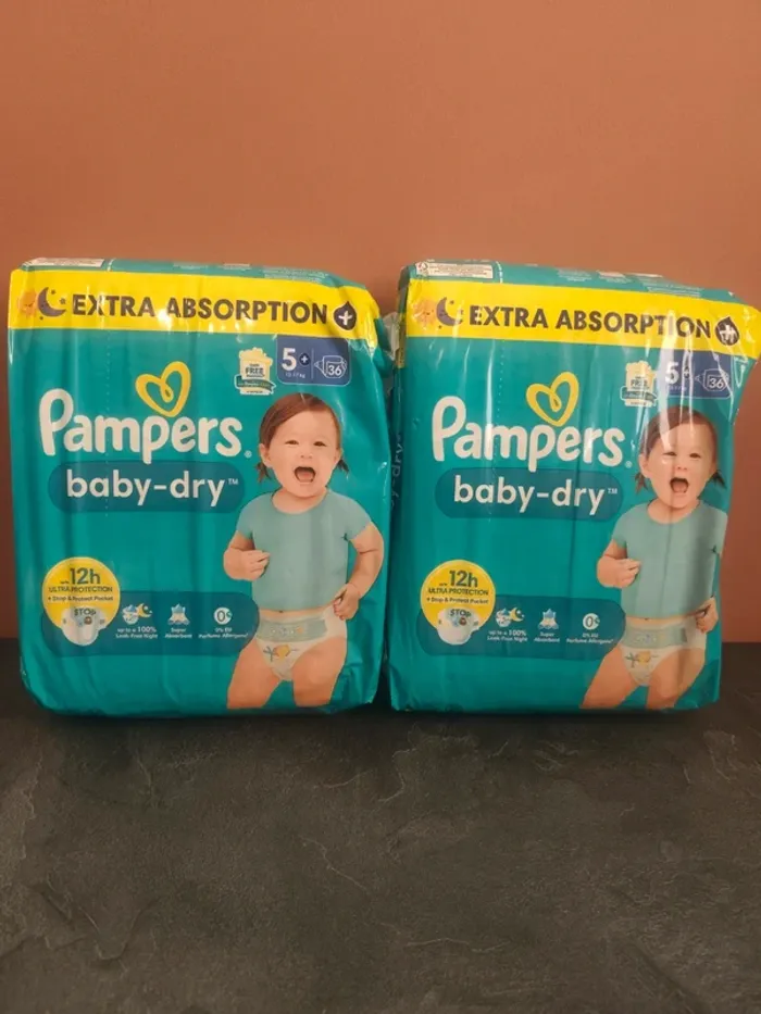 Lot couche Pampers taille 5+
