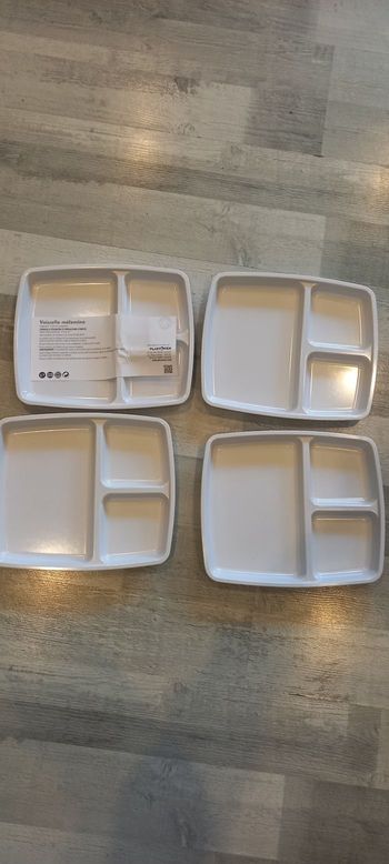 4 plateaux Neufs mélamine 