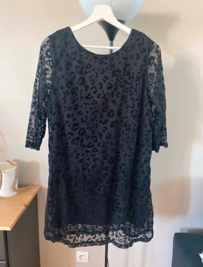 Robe léopard noire