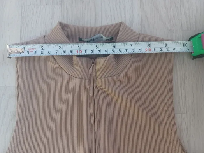 Robe moulante courte - photo numéro 8