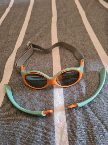 Lunette soleil. Bébé. Demetz. Turquoise, orange. Mini-clip.