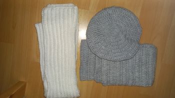 Ensemble béret et 2echarpes faits main