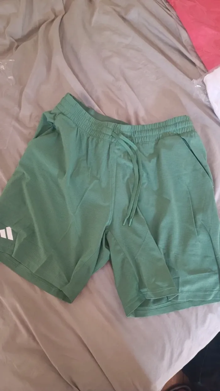 Shorts verdi Adidas