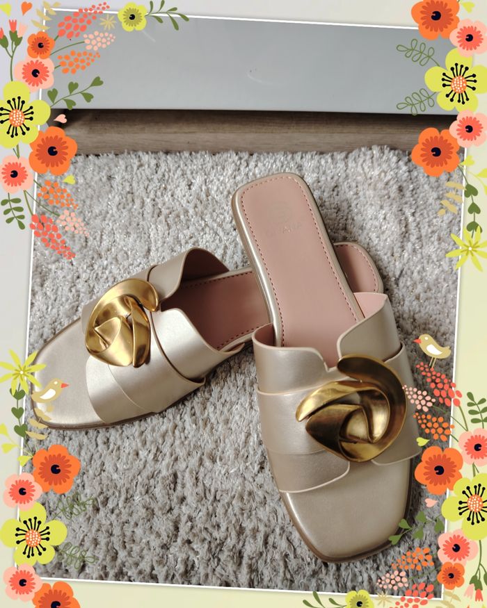 Claquettes/tongs dorées