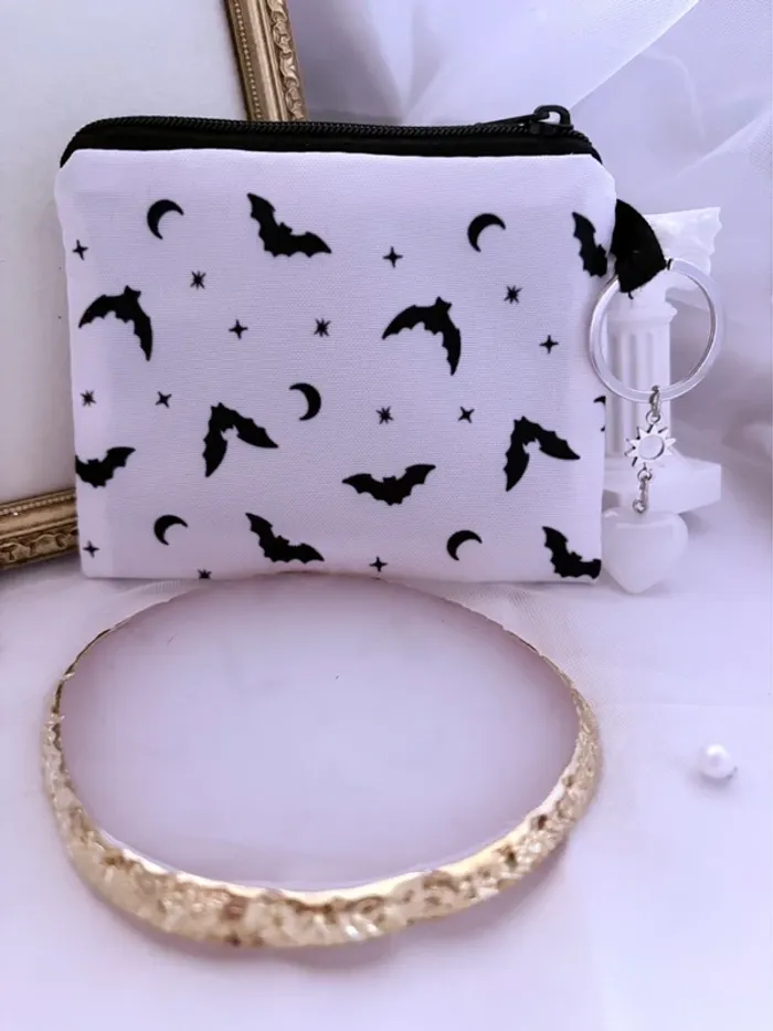 Porte monnaie Witch chauve souris avec porte clé cœur blanc