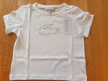 T-Shirt "Lacoste" blanc pour fille 4 ans neuf sous blister.