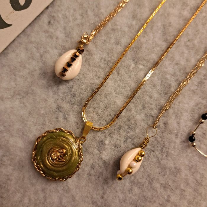 Lot colliers doré tout en finesse - photo numéro 5