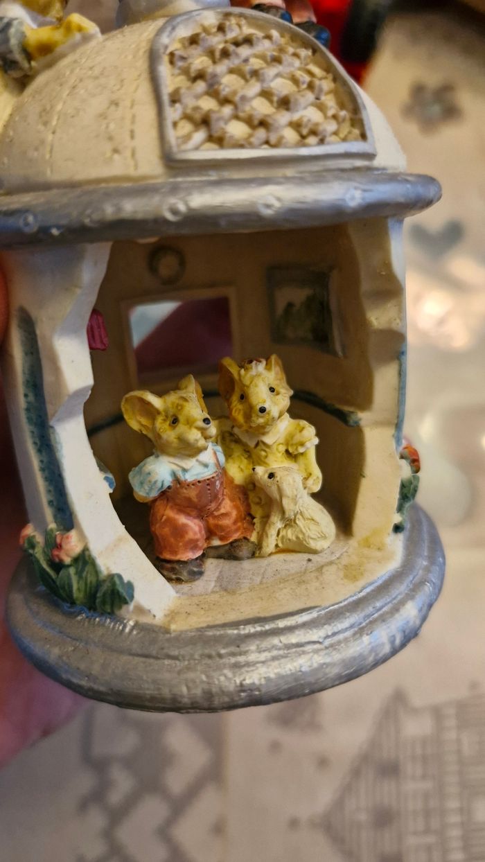 Adorable famille souris dans un moulin à café - photo numéro 6