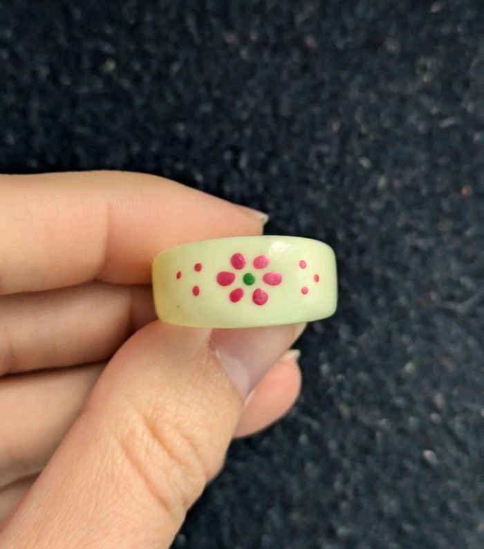 Bague en plastique style vintage - photo numéro 2