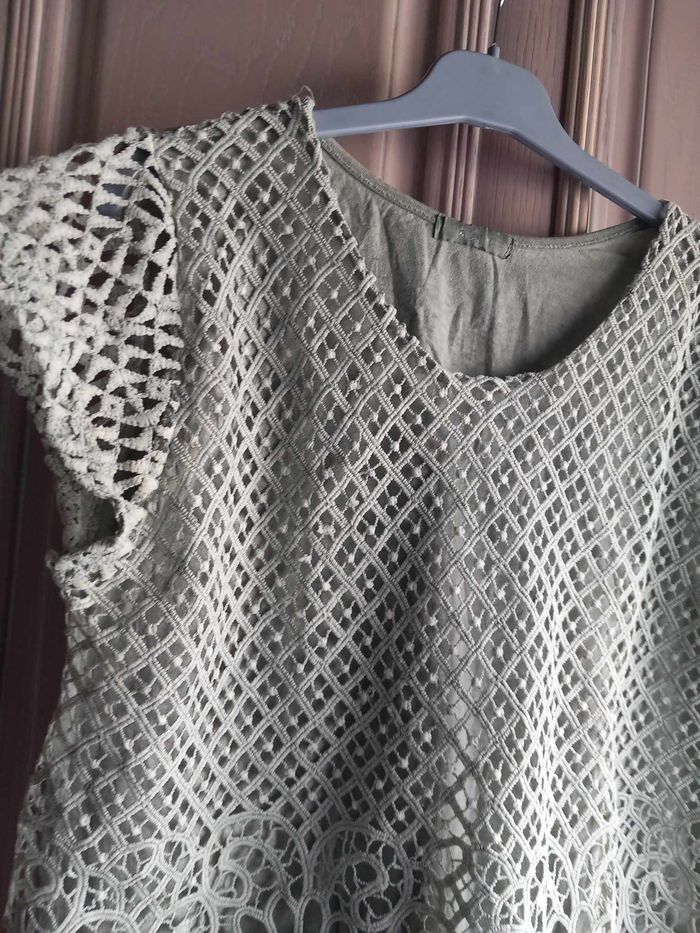 Tee-shirt avec dentelle à fleurs vert clair - photo numéro 2