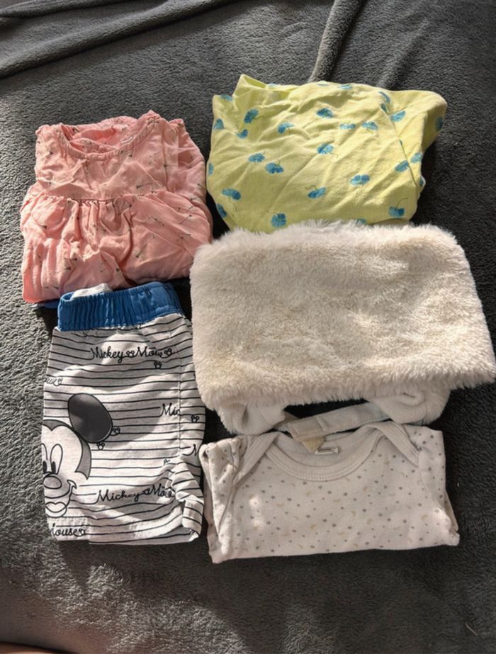 Lot de 5 vêtements - photo numéro 1