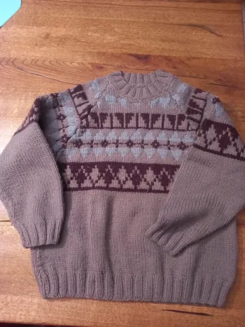 Pull tricoté main en vraie laine 6A