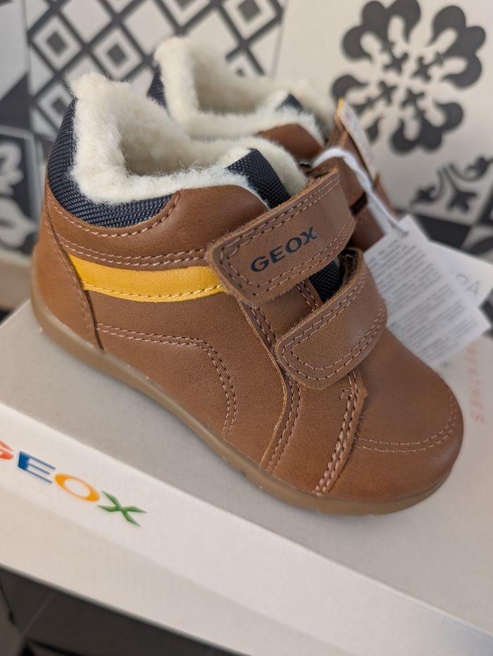 Chaussures fourrés garçon. Conseillé par les podologues. Taille 22. Neuf. Geox. - photo numéro 2
