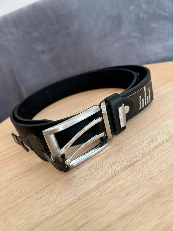 Ceinture véritable cuir neuve avec étiquette 105cm