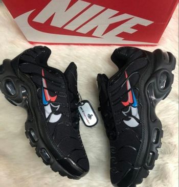 Nike tn enfant noir rouge bleu 30