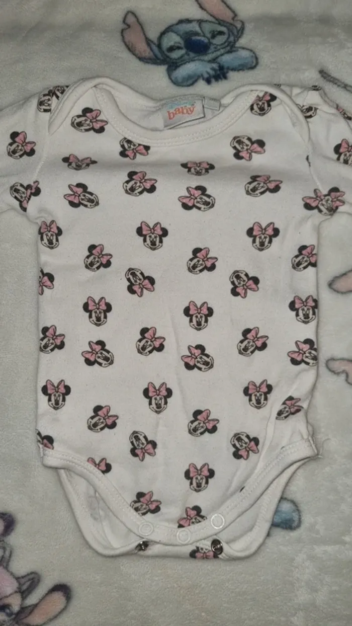 Body manche longue minnie 3 mois en bon état