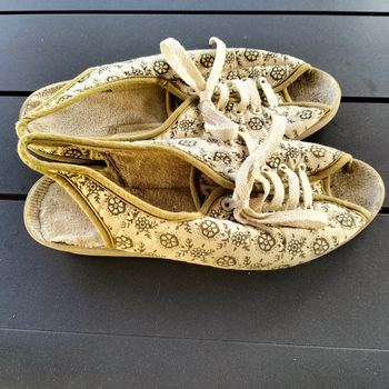 Nu pieds en tissu femme
