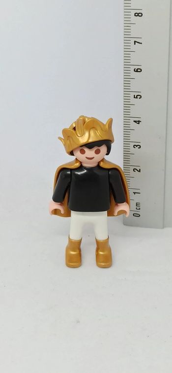 Enfant garçon moyen age prince avec couronne et cape dorées playmobil