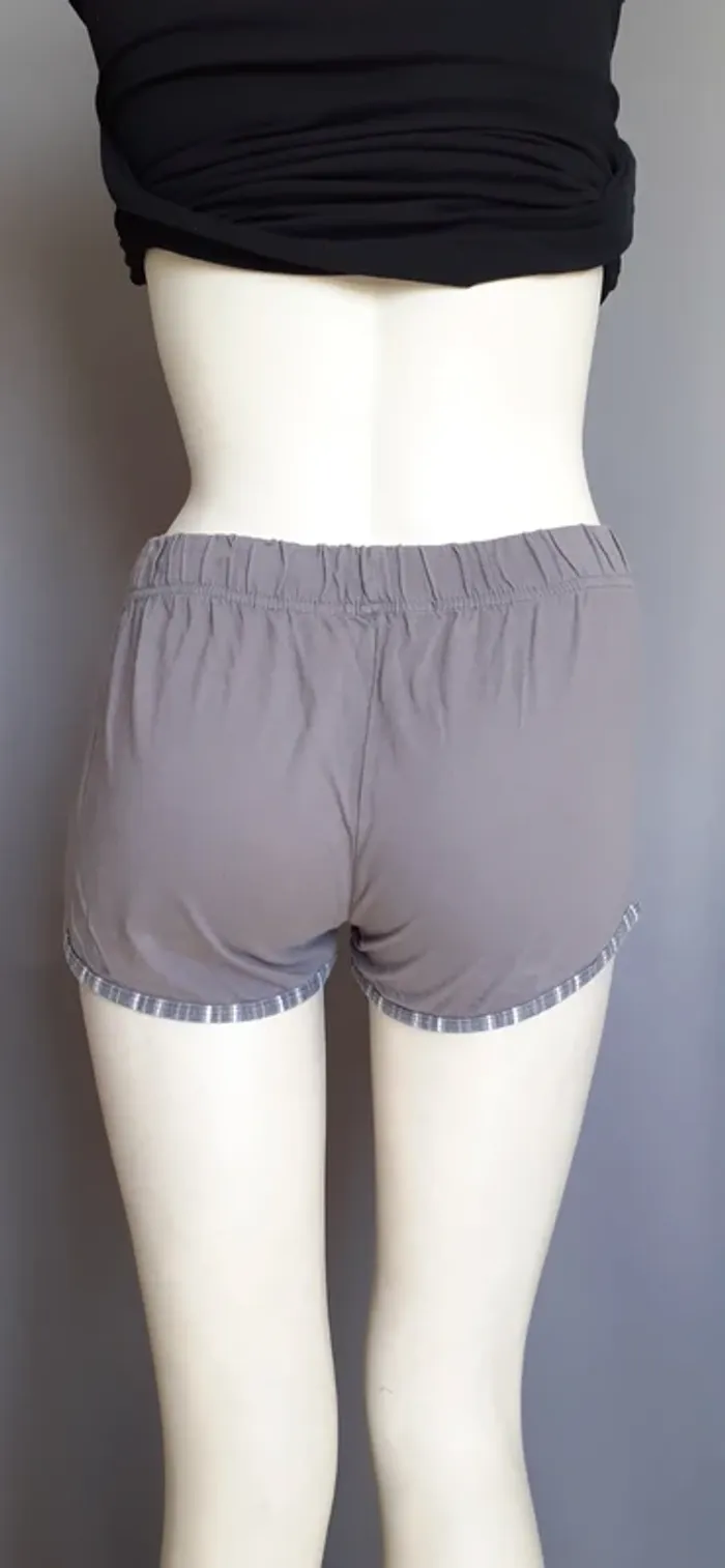 Joli short de nuit gris - photo numéro 3
