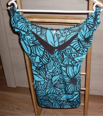 Haut turquoise/choco taille 38/40 neuf sans étiquette