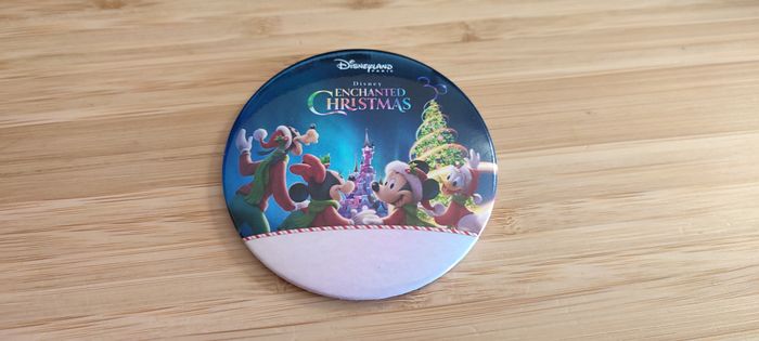 Badge Noël 30 ans Disneyland Paris