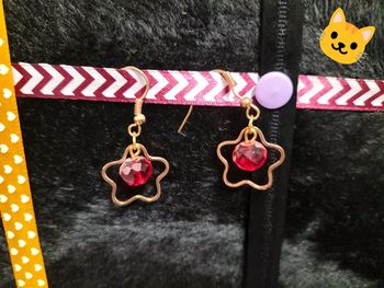 Boucles d'oreilles fleurs perle rouge