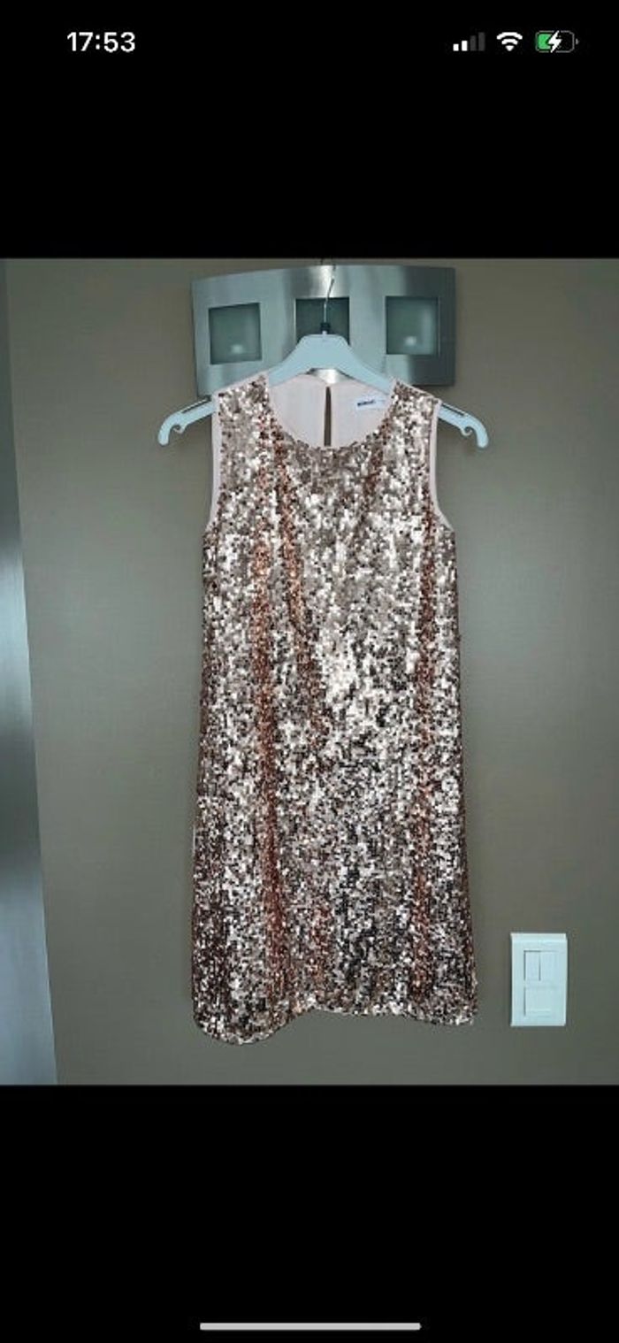 Robe sequins taille 13/14 ans neuve