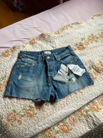 Short stradivarius neuf avec étiquette taille 36