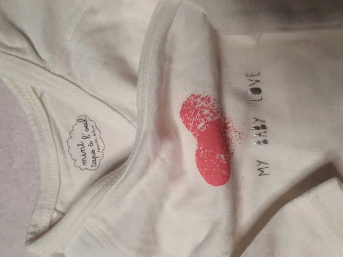 Lot 2 bodys et 1 brassiere - photo numéro 4