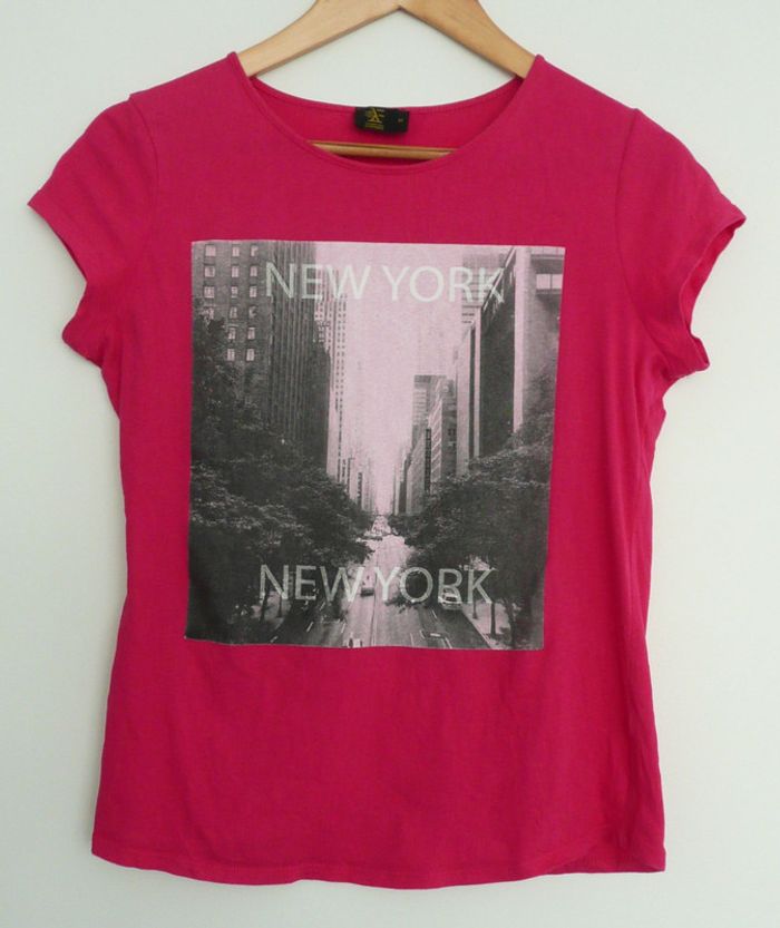 T shirt rose fuchsia. Photo de New York. Fashioin Express. Coton. Taille 38