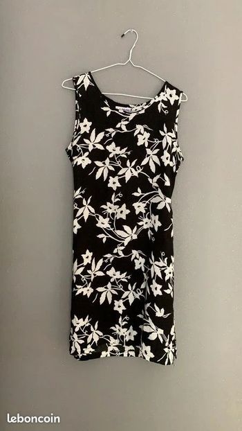 Robe Paradise Bay TS Noire à fleurs blanches