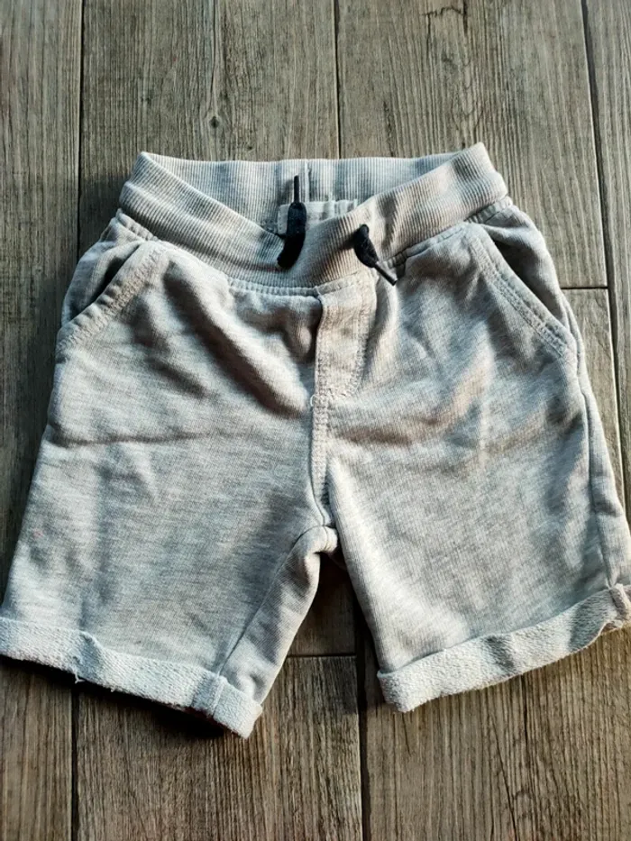 Short 3 ans