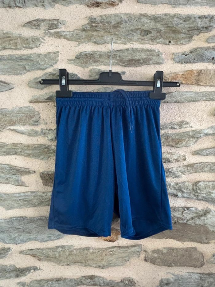 Short de foot taille 7,8 ans neuf