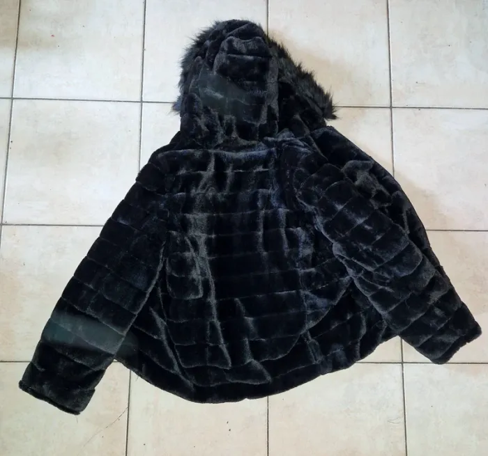 Manteau fausse fourrure taille 40 - photo numéro 3