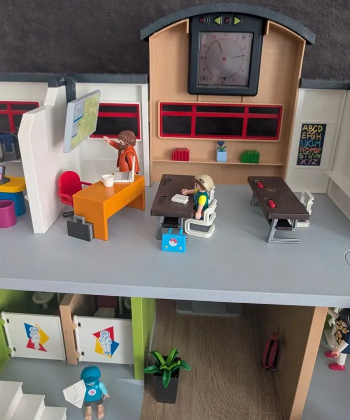 École aménagé playmobil - photo numéro 12