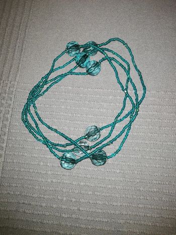 Long collier à perles vert émeraude