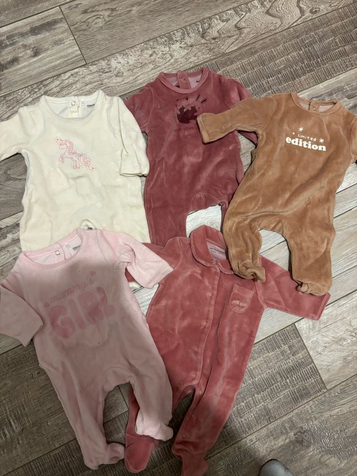 Lot vêtements 1mois - photo numéro 2