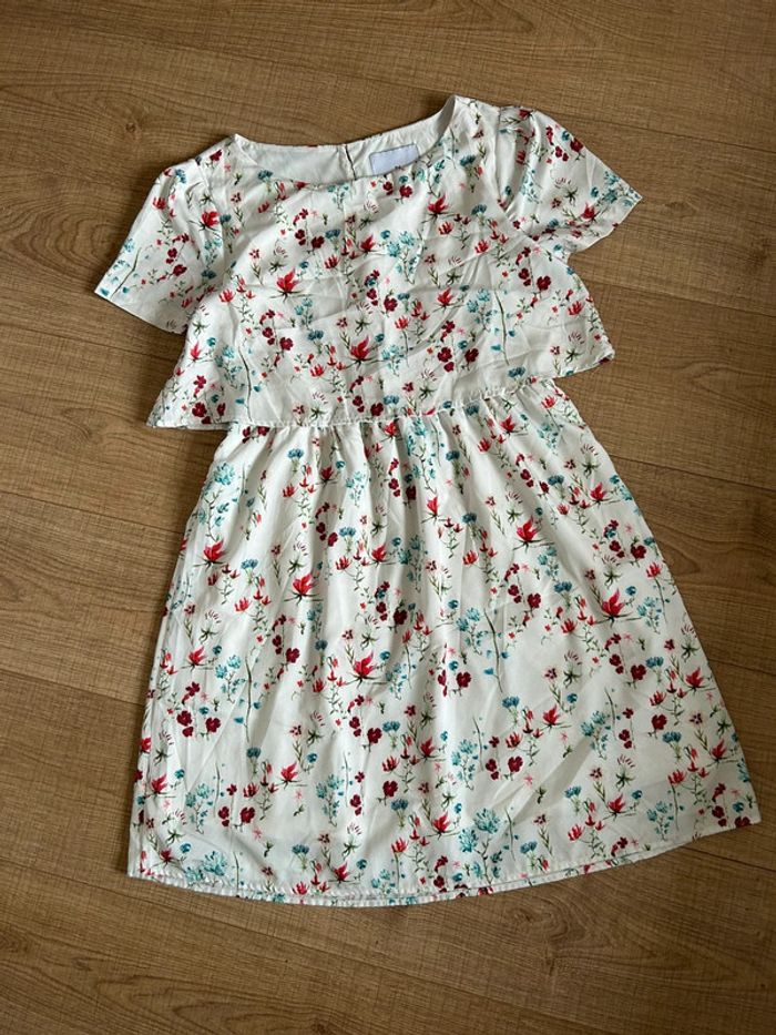 Robe blanche et fleurie à manches courtes Naf Naf taille 38 jamais portée - photo numéro 11