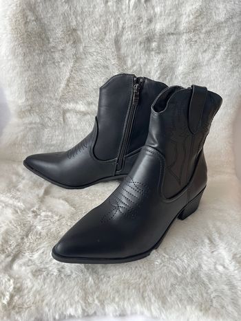 Bottines, boots, santiag noires pointure 41, talons 5 cm, dans sa boîte