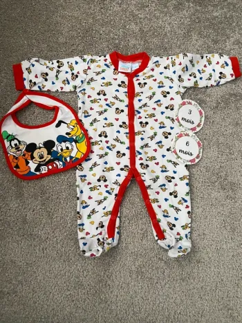 Pyjama Disney Mickey avec bavoir 3/6mois